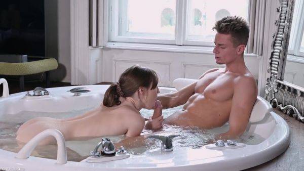 Kate Quinn Gets Steamy In The Hot Tub - Kate Quinn - videomanysex.com on poweredporn.com