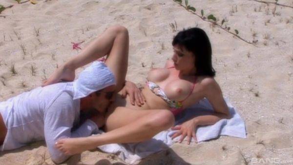 Erotic play by the beach with a random man set to fuck her like crazy - hellporno.com on poweredporn.com