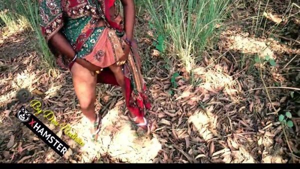 Indian Desi Sex In Jungle Fuck Hindi Audio With Village Outdoor - desi-porntube.com - India on poweredporn.com