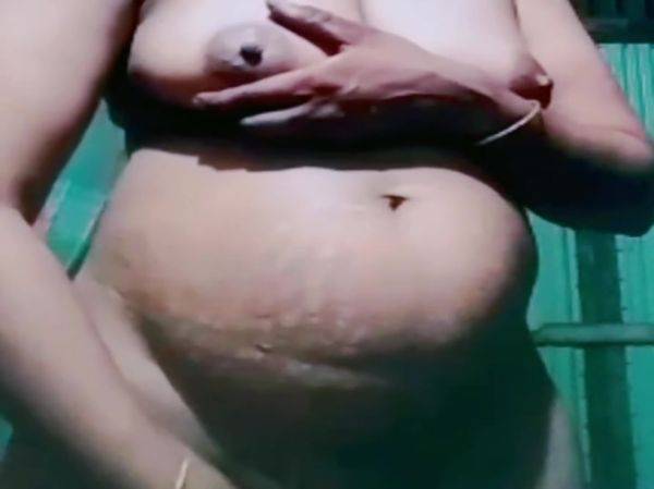 Bhabhi Seduces Hotel Worker Boy For Sex With Clear With Desi Pari - desi-porntube.com - India on poweredporn.com