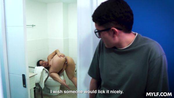 Nerdy young lad spies on his big ass stepmom and ends up fucking her - hellporno.com on poweredporn.com