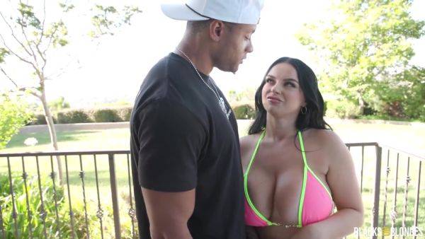 Big Boobs Busting Nuts - Payton Preslee - videomanysex.com on poweredporn.com