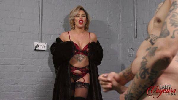 MILF teases horny man so good that he ejaculates stronger than ever - hellporno.com on poweredporn.com