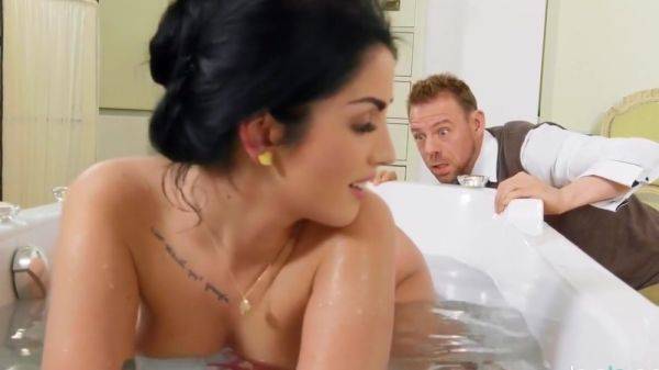 Loren Minardi And Erik Everhard In The Man Saw The Masturbation Of A Neighbor In The Bathroom And Wanted - txxx.com on poweredporn.com