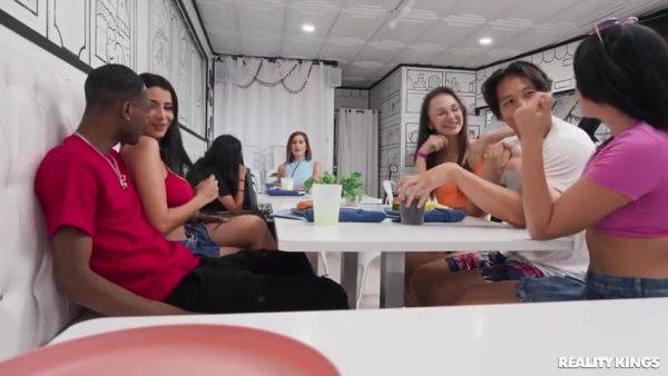 Liz Jordan, Roxie Sinner, Gal Ritchie - Honk If Youre Horny - videomanysex.com - Jordan on poweredporn.com