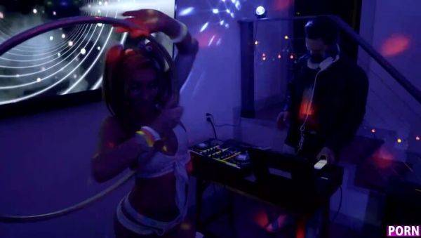 Raver Girlfriends - S12:E10 - porntry.com on poweredporn.com