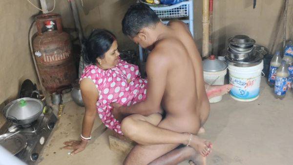 Hindi Sex And Devar Bhabhi - Stepsister In Law And Fucked In The Kitchen Indian Desi Girls Sax Video - desi-porntube.com - India on poweredporn.com