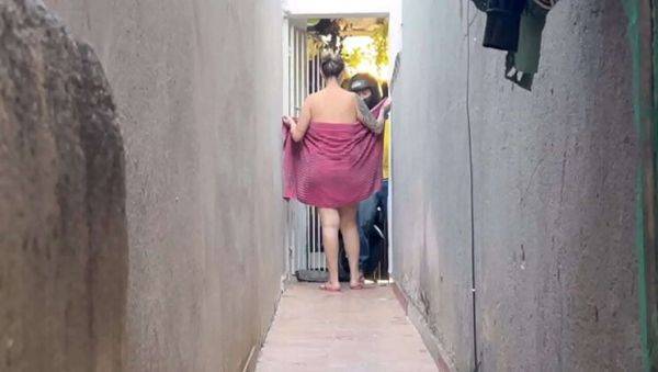 Hot Blonde Sucks Delivery Guy's Dick After Calling Him Inside - xxxfiles.com - Brazil on poweredporn.com