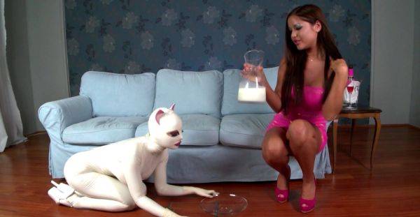 Dominant slut plays with her slave girl in full latex lesbian fantasies - alphaporno.com on poweredporn.com