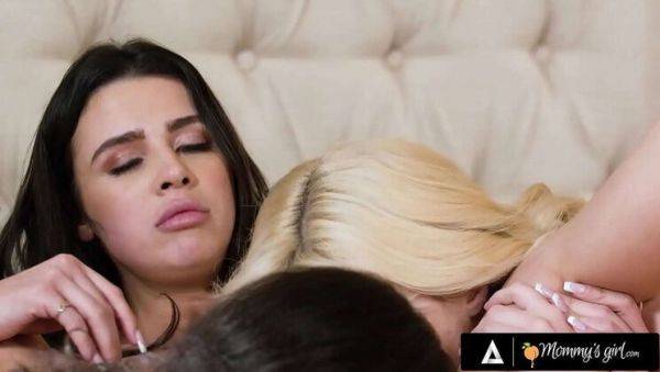 Hot Stepmom Threesomes with Penny Barber and Friends - xxxfiles.com on poweredporn.com