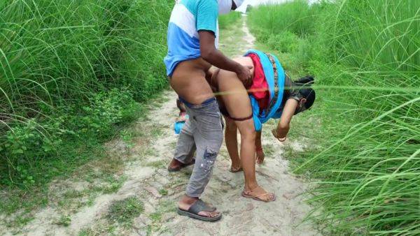 Indian Devar Ne Bhabhi Ko Jungle Mein Lekar Jakar Bahut Chudai Ki - Hindi Video With Devar Bhabhi - desi-porntube.com - India on poweredporn.com