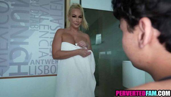 Caught Red-Handed: Stepaunt Discovers Young Nephew Spying in the Shower - xxxfiles.com on poweredporn.com