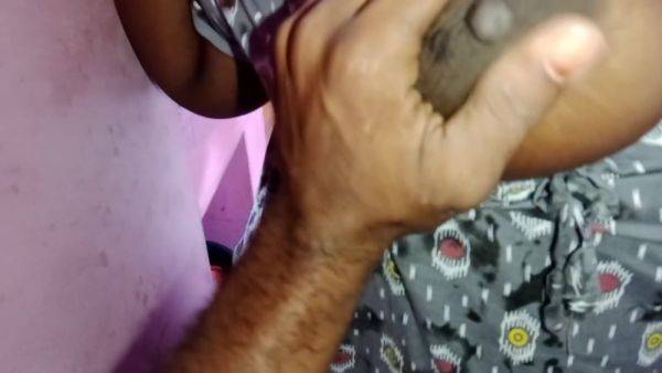 Desi Tamil House Boss Tries To Have Sex With The Chick Who Came To Do Housework With Hindi Sex - desi-porntube.com - India on poweredporn.com