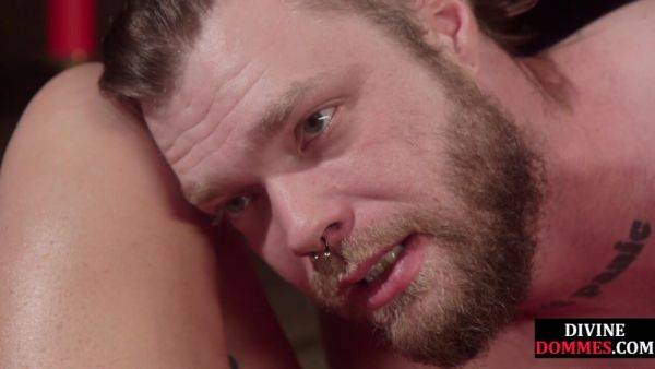 Pregnant divine domina licked all over hairy pussy by sub - txxx.com on poweredporn.com