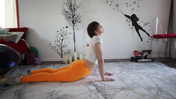 Goddess Aurora Willows Shows How To Repair A Rotator Cuff - hclips.com on poweredporn.com