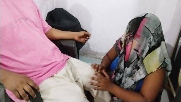 Desi Indian Sasur Ji Se Choot Marwayi Pair Dabane Ke Bahane Se - desi-porntube.com - India on poweredporn.com