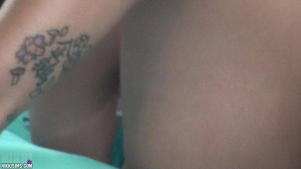 Nikki Peep In Screen Room - hotmovs.com on poweredporn.com