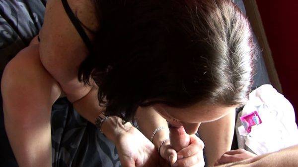 Cute brunette young hookup amateur teen blowjob - drtuber.com on poweredporn.com