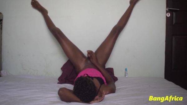 Freaky Ebony Milf Posts That Pussy And Orgasms - hclips.com on poweredporn.com