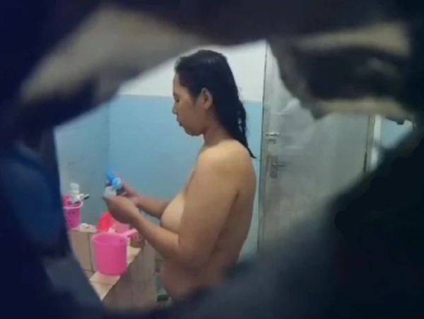 Big Boobs - voyeurhit.com on poweredporn.com