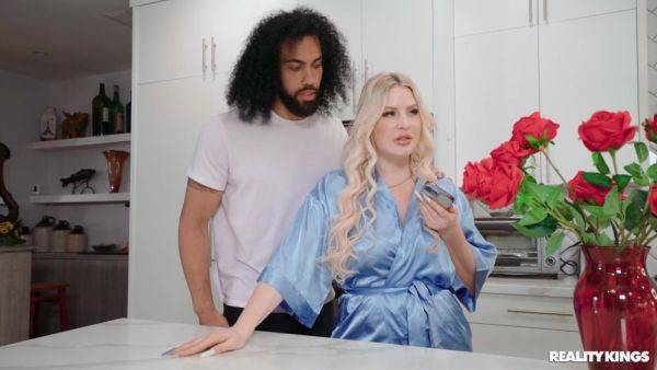 Black hunk fucks big ass MILF in rough manners - hellporno.com on poweredporn.com