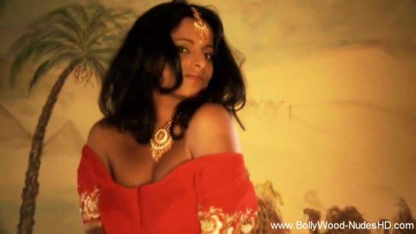 The Song Is In Her Heart Tonight - desi-porntube.com on poweredporn.com