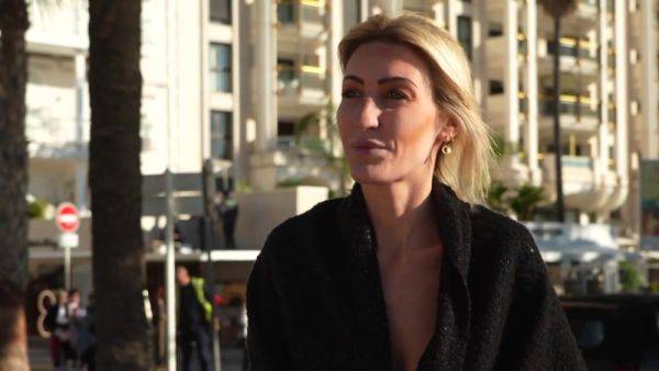 For her first threesome, Anouk, 30, opts for double penetration! - hotmovs.com on poweredporn.com