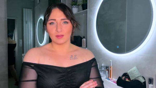 Mathilda, 25 years old, shares a stallion with the beautiful Sally! - hotmovs.com on poweredporn.com