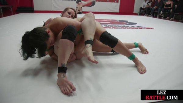 Wrestling public dykes fight on wrestling field for crowd - txxx.com on poweredporn.com
