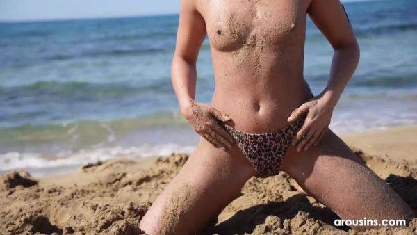 I wanna have Sex on the Beach! Betzz for Arousins - hotmovs.com on poweredporn.com