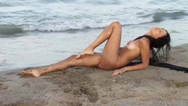 Chiara: Sunset Solo - xxxfiles.com on poweredporn.com