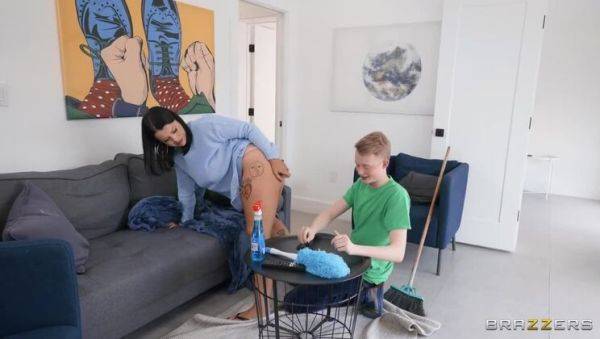 My Buddy's Mom's Big Tits & Ass - Nadia White - veryfreeporn.com on poweredporn.com