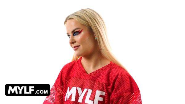 Behind the scenes with our favorite goddess - Slimthick Vic - sexu.com on poweredporn.com