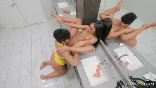 Cali the Hothead, Frankie Fettuccini, and Simone Richards: Risqué Roomie Rumble Part 1 / 31.05.2022 - veryfreeporn.com on poweredporn.com