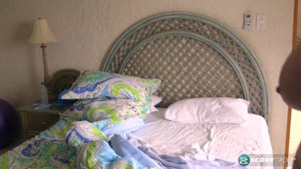 Slim & Shapely - hotmovs.com on poweredporn.com