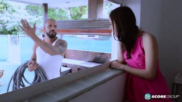 Lucie's Masturbation Tool - veryfreeporn.com on poweredporn.com