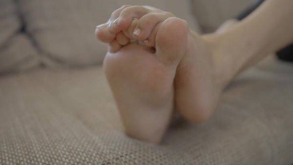 Foot Solo - Jasmine Rougexx - hotmovs.com - Germany on poweredporn.com