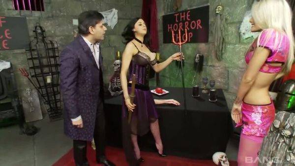 Jasmine's Big-Titted Threesome in the Horror Store - veryfreeporn.com on poweredporn.com