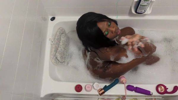 Relaxing Bubble Bath - upornia.com on poweredporn.com