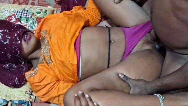 Malik Ne Naukrani Ko Akele Kamre Mein Chut Chud - desi-porntube.com - India on poweredporn.com