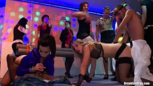 Big-Titted Mingle: Mischelle, Welli & Eliss - Final Cut - veryfreeporn.com on poweredporn.com