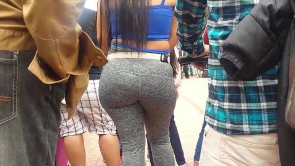 Big thick ass latina in grey leggins on street - voyeurhit.com on poweredporn.com