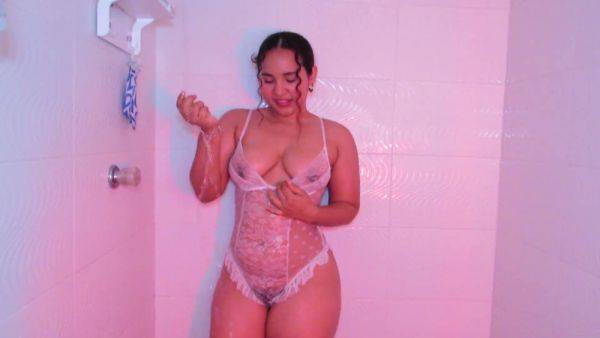 Colombian beauty masturbates and squirts in shower - Amateur Porn - anysex.com - Colombia on poweredporn.com