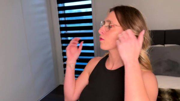 Alva takes control of her photo shoot... - hotmovs.com on poweredporn.com