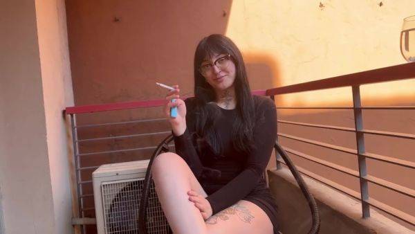 Big assed nerd uses her ass to the best of her ability - anysex.com on poweredporn.com