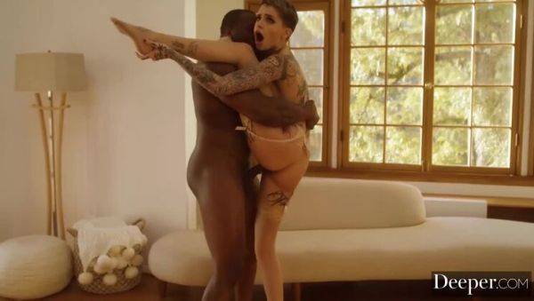 Rob Piper & Blonde Leigh Raven in Handjob Haven - xxxfiles.com on poweredporn.com