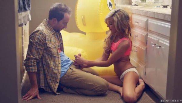 Ryan Madison & Kaylee Haze: Creampie, Handjob, Blonde Action - veryfreeporn.com on poweredporn.com