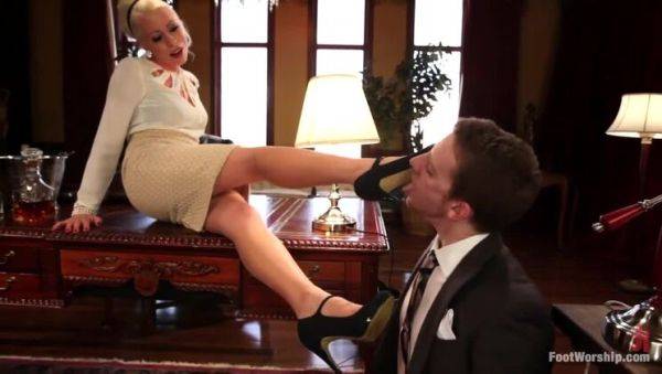 Chanel Preston, Lorelei Lee, and Haley Wilde Star in Mad About Feet! - xxxfiles.com on poweredporn.com