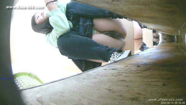 Chinese girls go to toilet.318 - txxx.com - China on poweredporn.com