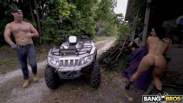 Kendra Lust: POV Farm Fuck with Big Tits & Brunette MILF / 10.6.19 - veryfreeporn.com on poweredporn.com